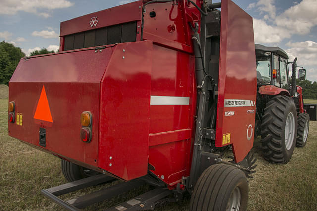 Image of Massey Ferguson 1745 equipment image 4