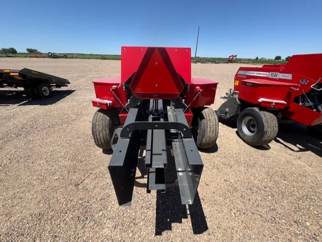 Image of Massey Ferguson 1840 equipment image 4
