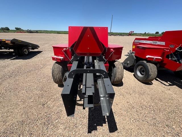 Image of Massey Ferguson 1840 equipment image 4