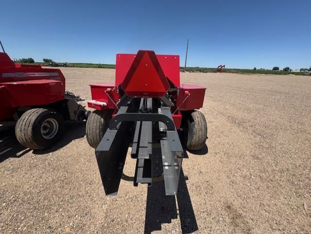 Image of Massey Ferguson 1840 equipment image 4