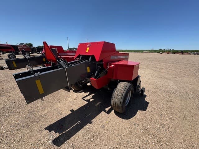 Image of Massey Ferguson 1840 equipment image 3