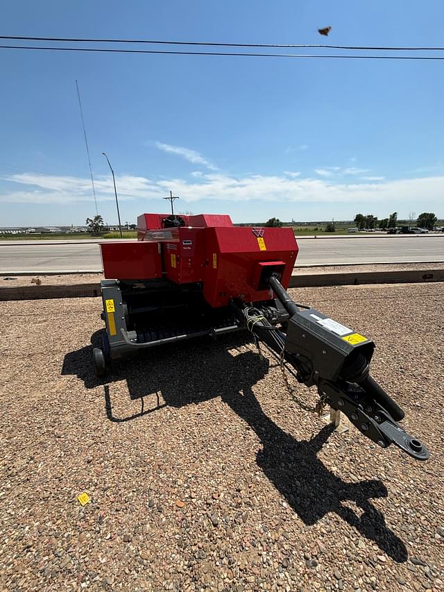 Image of Massey Ferguson 1842 equipment image 1