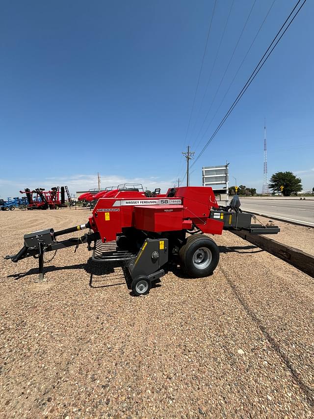 Image of Massey Ferguson 1842 equipment image 3