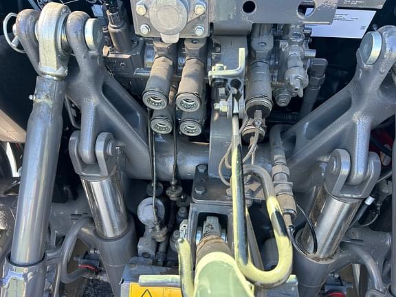 Image of Massey Ferguson 4707 equipment image 4