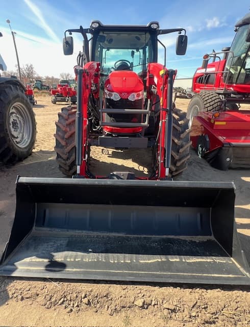 Image of Massey Ferguson 5711D equipment image 4