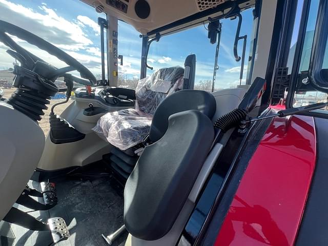 Image of Massey Ferguson 5711D equipment image 2