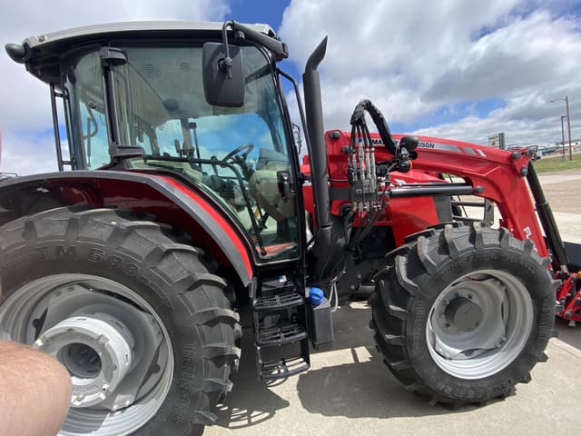 Image of Massey Ferguson 5711D equipment image 1