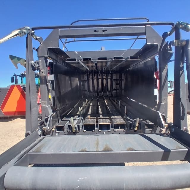 Image of Massey Ferguson LB2234 equipment image 4