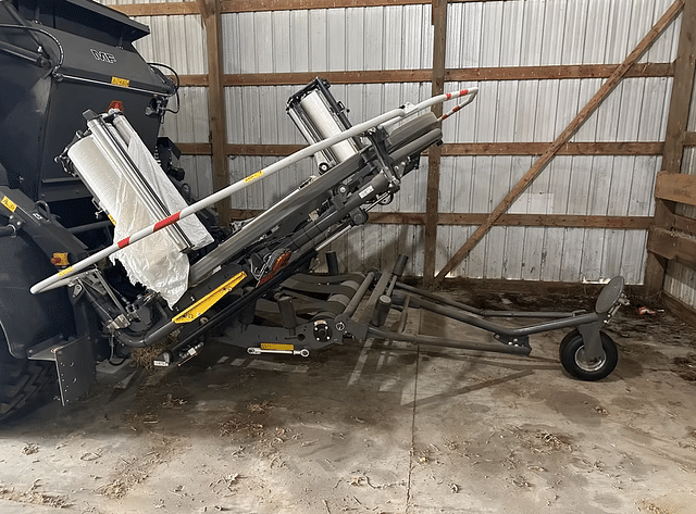 Image of Massey Ferguson RB4160V equipment image 2