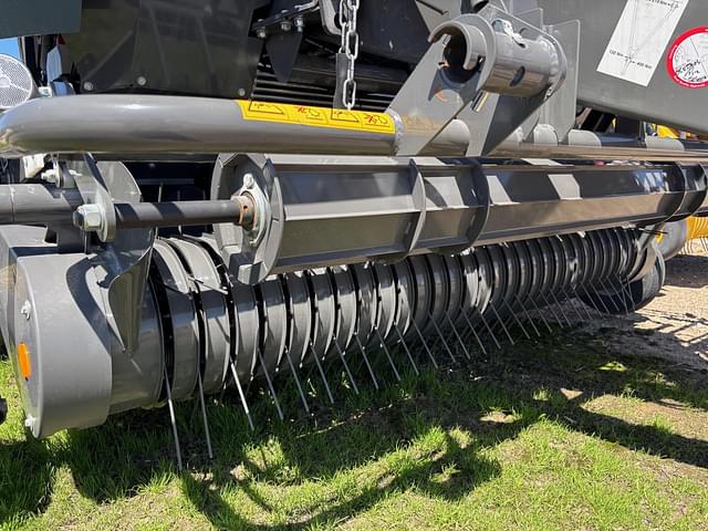 Image of Massey Ferguson RB4180V equipment image 4