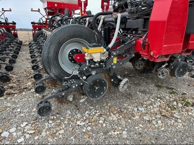Image of Massey Ferguson VF2430 equipment image 2