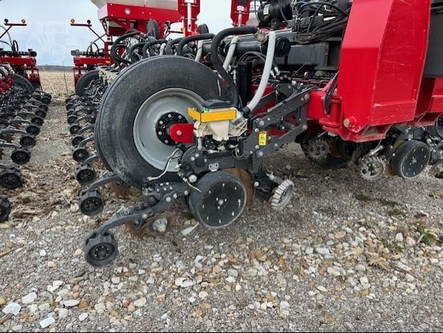 Image of Massey Ferguson VF2430 equipment image 2