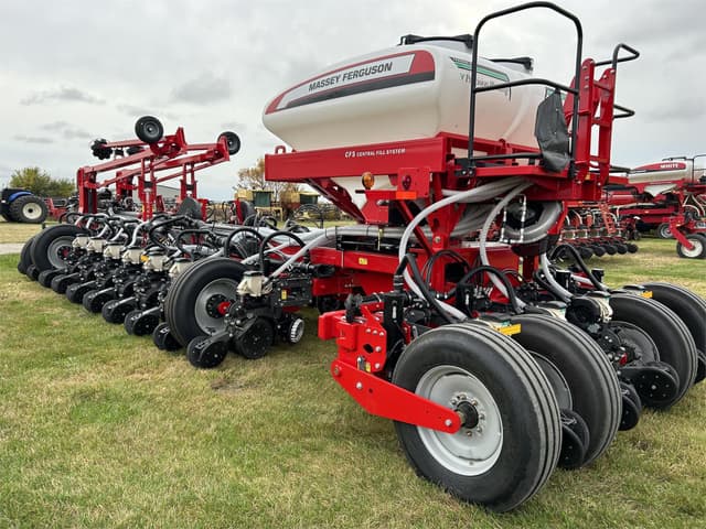 Image of Massey Ferguson VF2430 equipment image 3