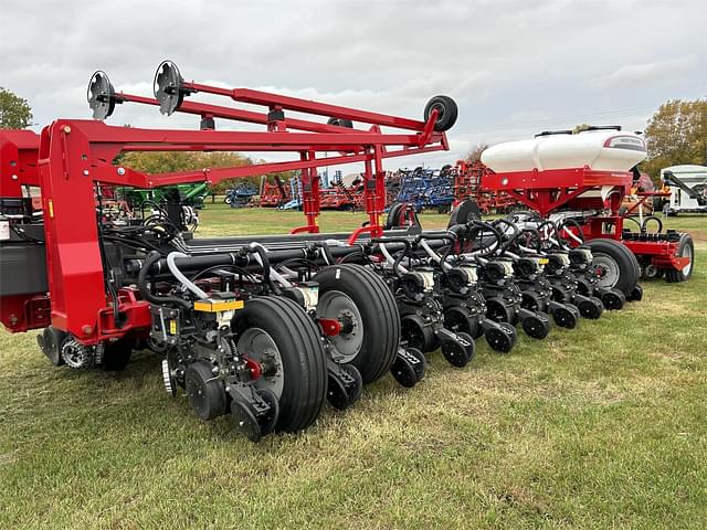 Image of Massey Ferguson VF2430 equipment image 1