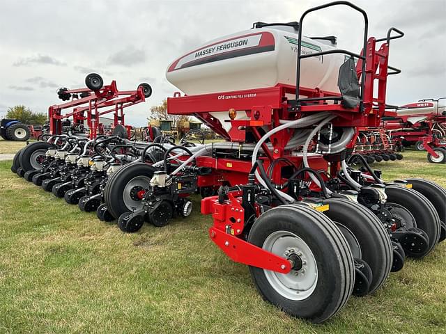 Image of Massey Ferguson VF2430 equipment image 3