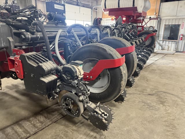 Image of Massey Ferguson VF2430 equipment image 1
