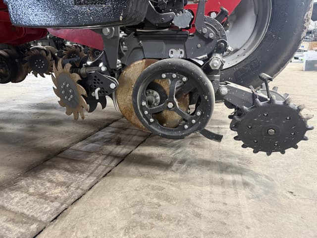 Image of Massey Ferguson VF2430 equipment image 2