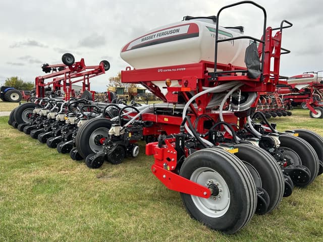 Image of Massey Ferguson VF2430 equipment image 3