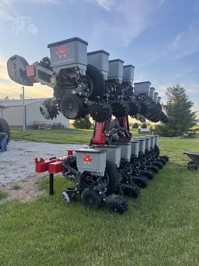 Image of Massey Ferguson VS1630 equipment image 1