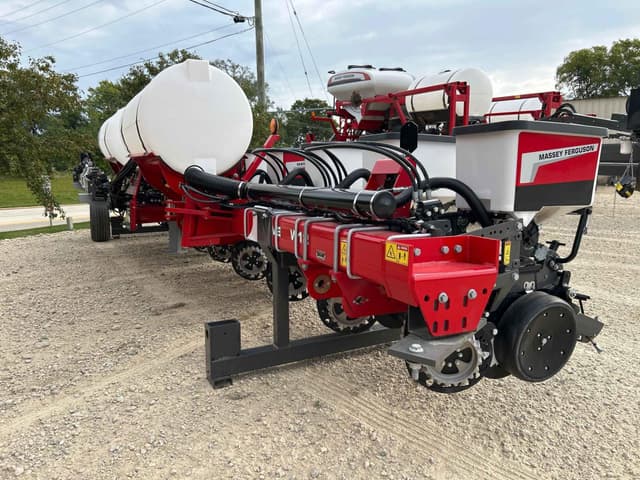 Image of Massey Ferguson VW1230 equipment image 2