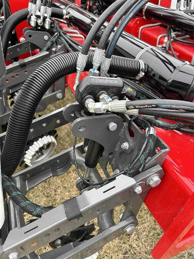 Image of Massey Ferguson VF1230 equipment image 4