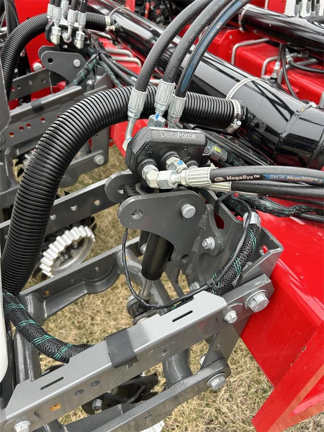 Image of Massey Ferguson VF1230 equipment image 4