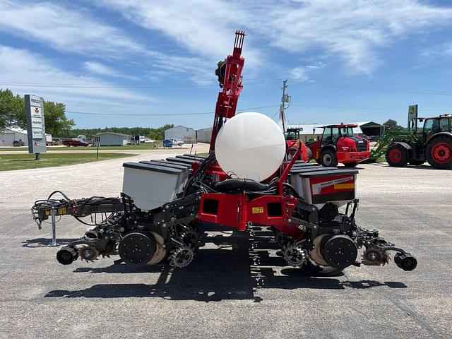 Image of Massey Ferguson 1230 equipment image 1
