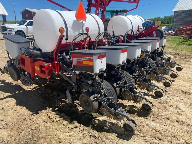 Image of Massey Ferguson 1230 equipment image 2