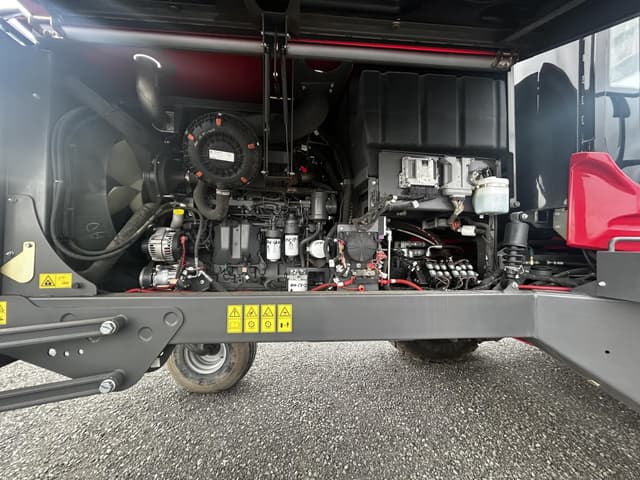 Image of Massey Ferguson WR235 equipment image 3