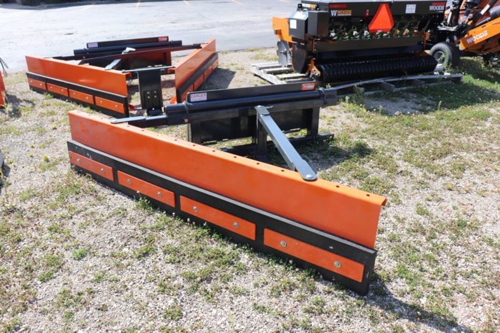 2024 Metz SPF Feed Pusher Equipment Image0