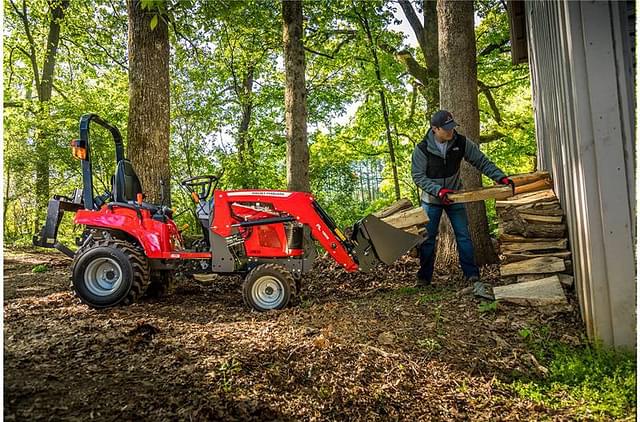 Image of Massey Ferguson GC1723EB equipment image 4