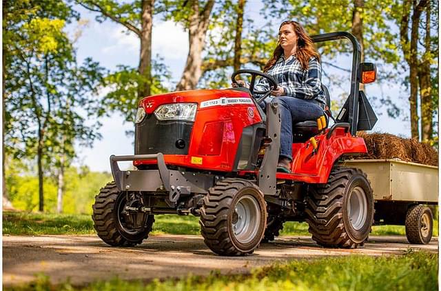 Image of Massey Ferguson GC1723EB equipment image 1