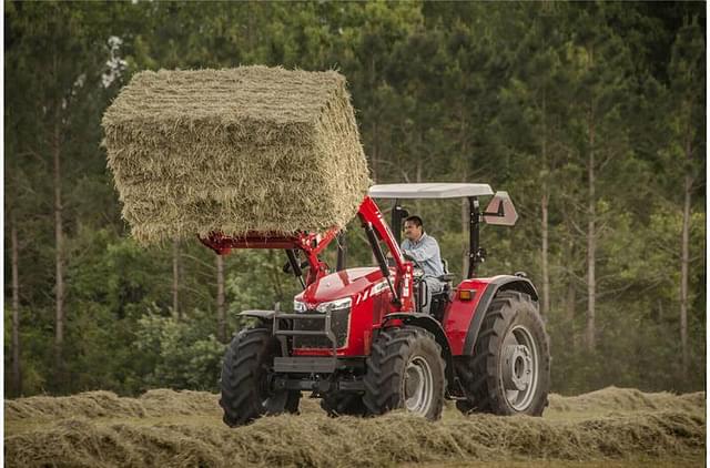 Image of Massey Ferguson 5711D equipment image 4