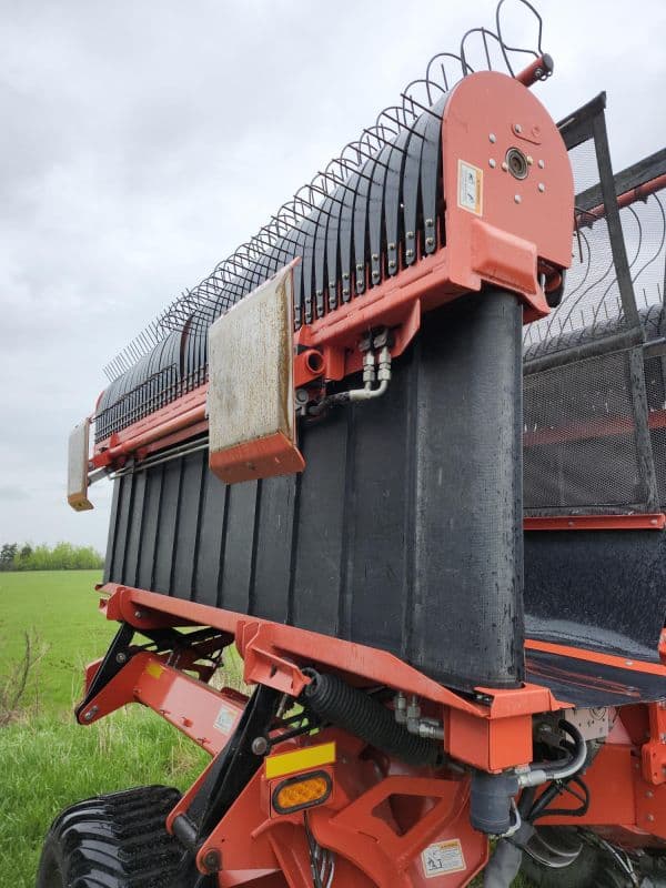 Image of Kuhn GA300GT equipment image 2