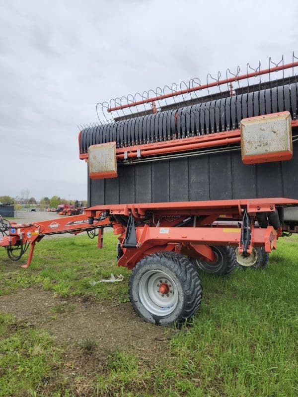Image of Kuhn GA300GT equipment image 3