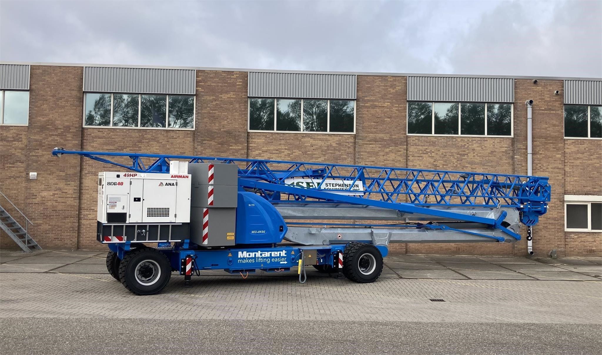 2024 Montarent M32-4WDS Equipment Image0