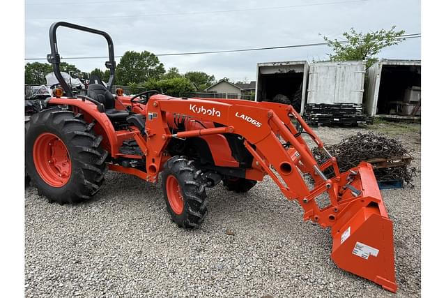 Image of Kubota MX5400HST equipment image 3