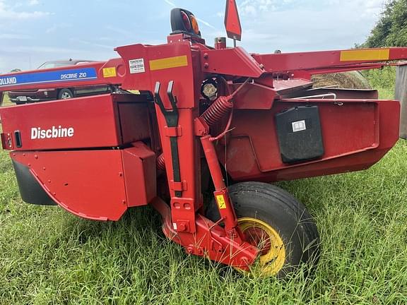 Image of New Holland 210 equipment image 3