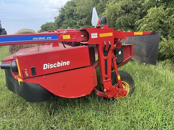 Image of New Holland 210 equipment image 4