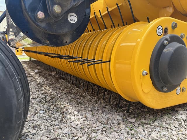 Image of New Holland 380FP equipment image 4