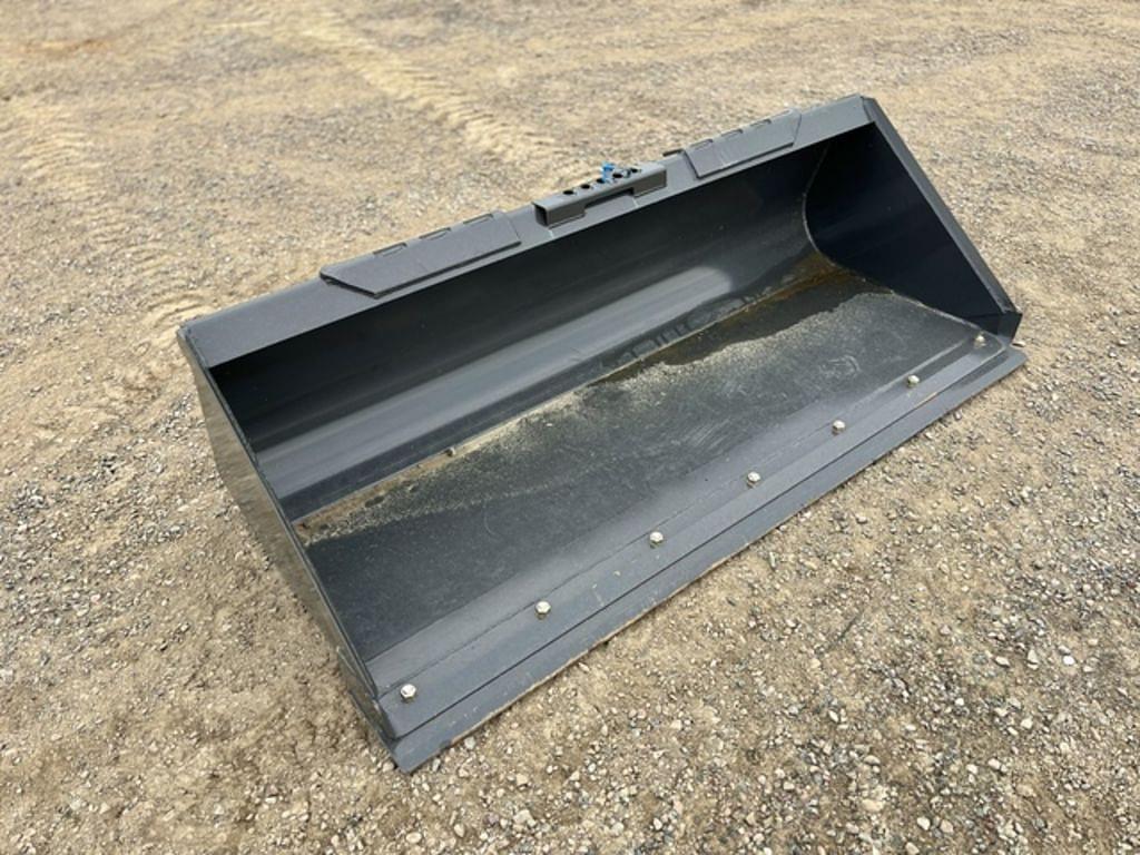 Image of New Holland 72" LPE Bucket Image 1