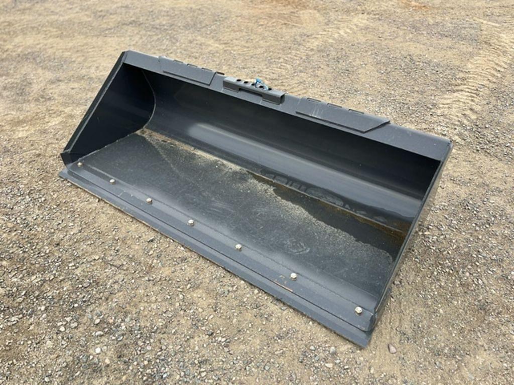 Image of New Holland 72" LPE Bucket Image 0