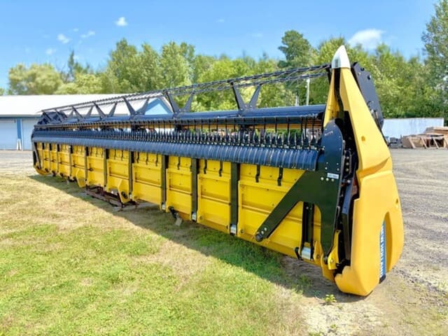 Image of New Holland 740CF-30 equipment image 3