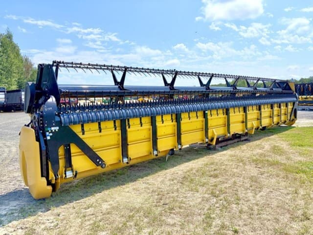 Image of New Holland 740CF-30 equipment image 4