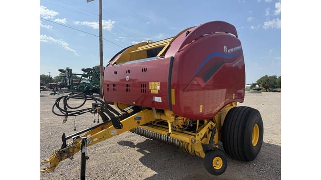 Image of New Holland RB560 equipment image 4