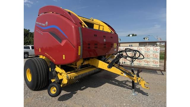 Image of New Holland RB560 equipment image 2