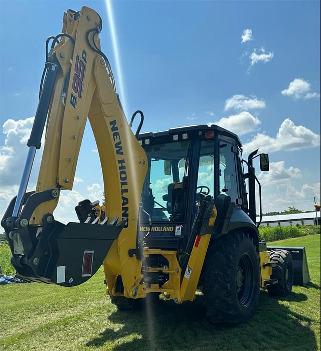 Image of New Holland B95D equipment image 4