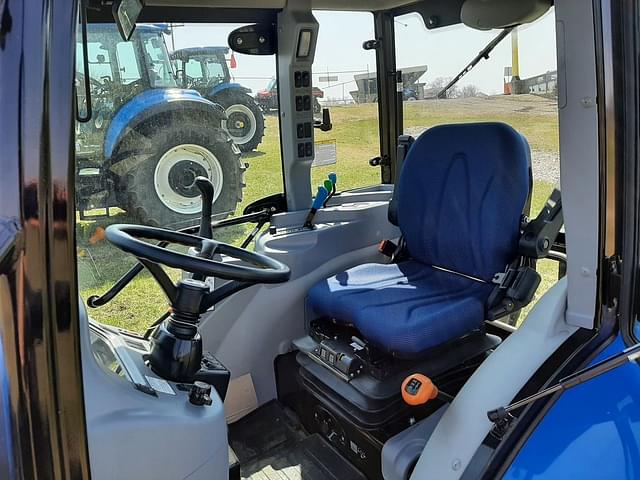 Image of New Holland Boomer 40 equipment image 4