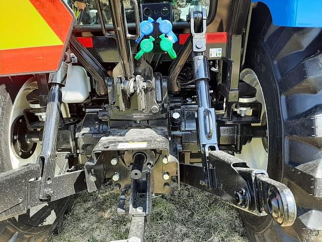 Image of New Holland Boomer 40 equipment image 3