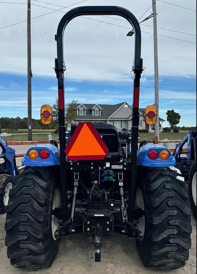 Image of New Holland Boomer 40 equipment image 3